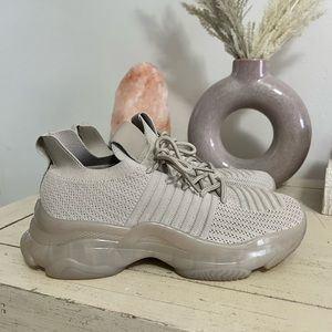 Size 8 Cushionaire shoes